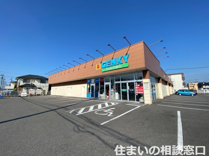 【西尾市熊味町のマンションのドラックストア】