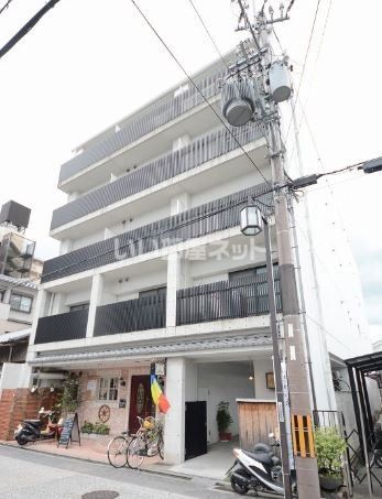 京都市伏見区中油掛町のマンションの建物外観