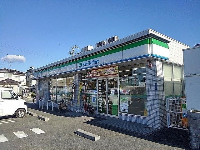 コンビニ　ファミリーマート（コンビニ）まで260m