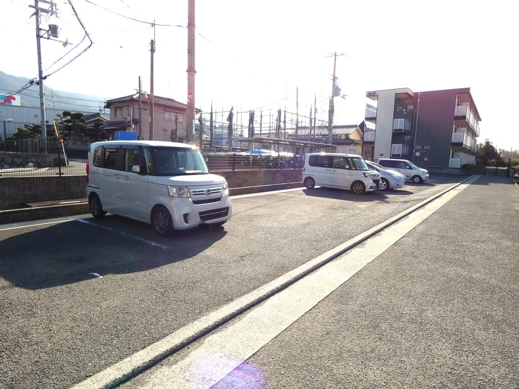 駐車場　敷地内駐車場です☆（要確認）