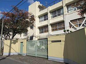 小学校　東大阪市立弥刀小学校（小学校）まで125m