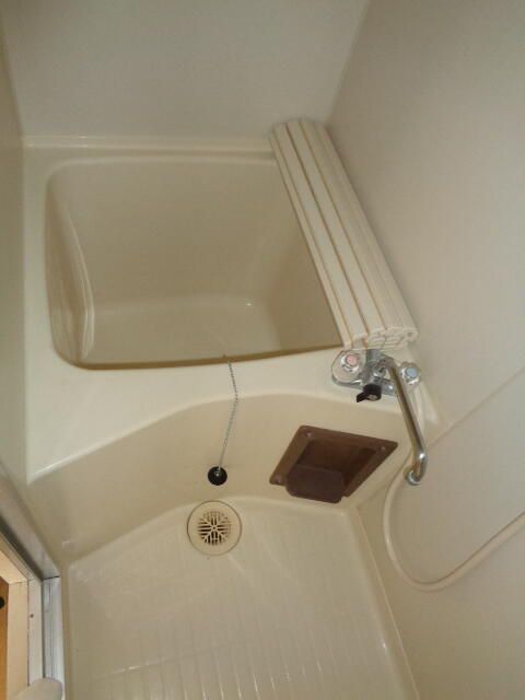 バス・シャワールーム　落ち着いた空間のお風呂です