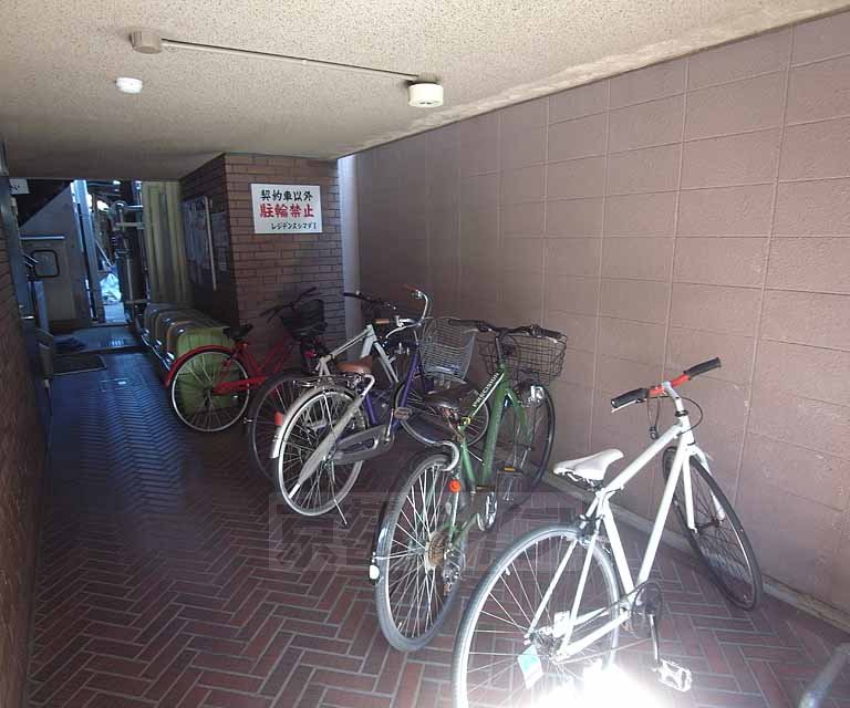 その他共有部分　屋根付き駐輪場です。