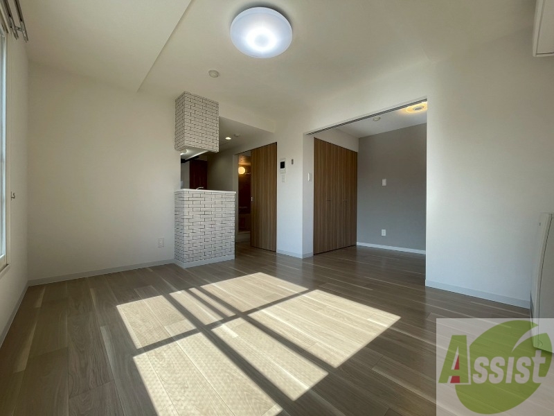 居室・リビング　エアコン付きで快適なリビングになっております！