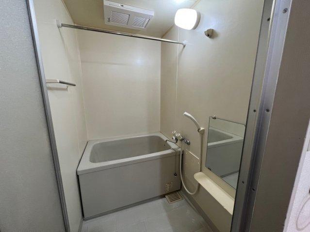 バス・シャワールーム　浴室乾燥機有り（※写真はイメージです、現況優先となります）