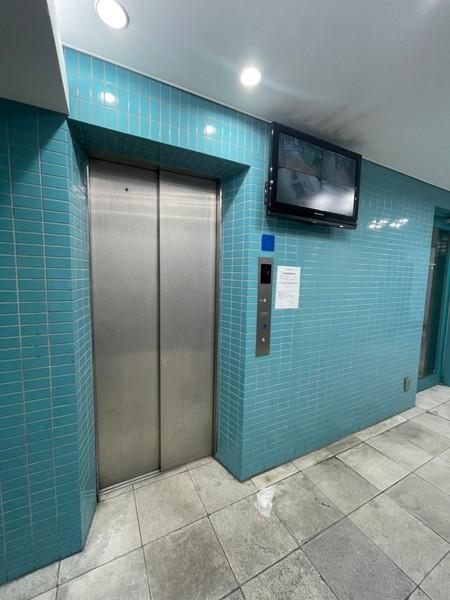 エントランス　エレベーター