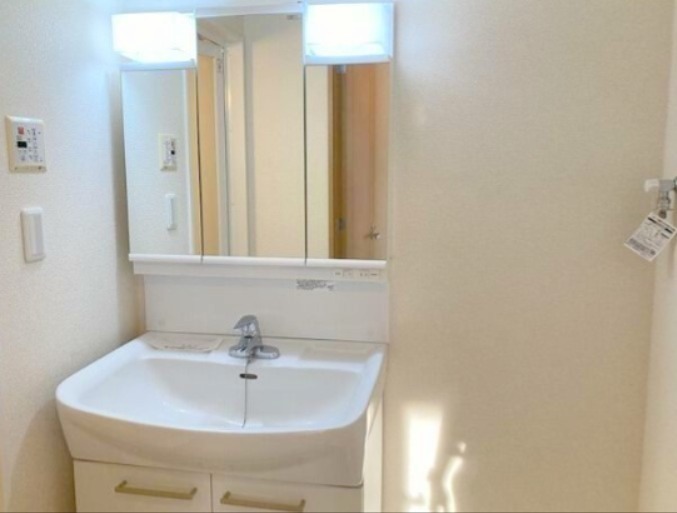 洗面設備　※同仕様写真含む
