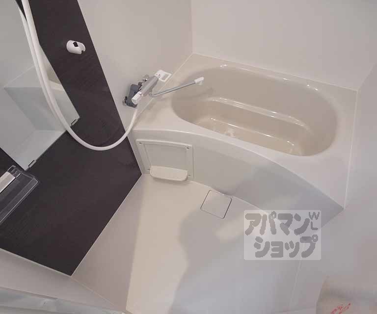 バス・シャワールーム　バスルーム。