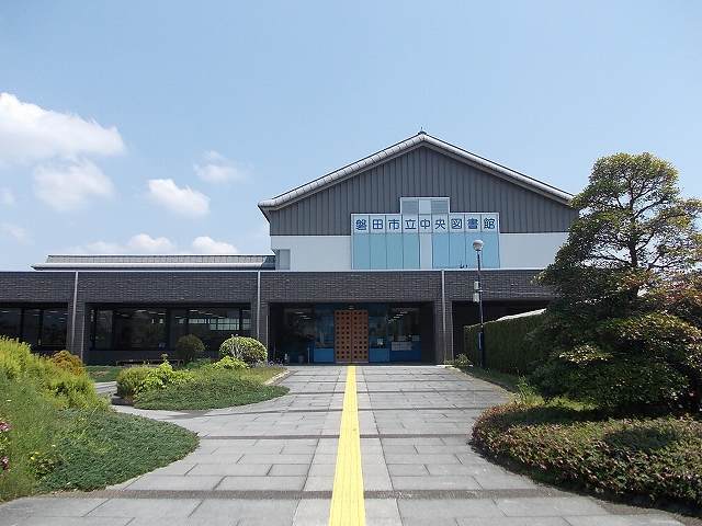 図書館　磐田市立中央図書館（図書館）まで450m