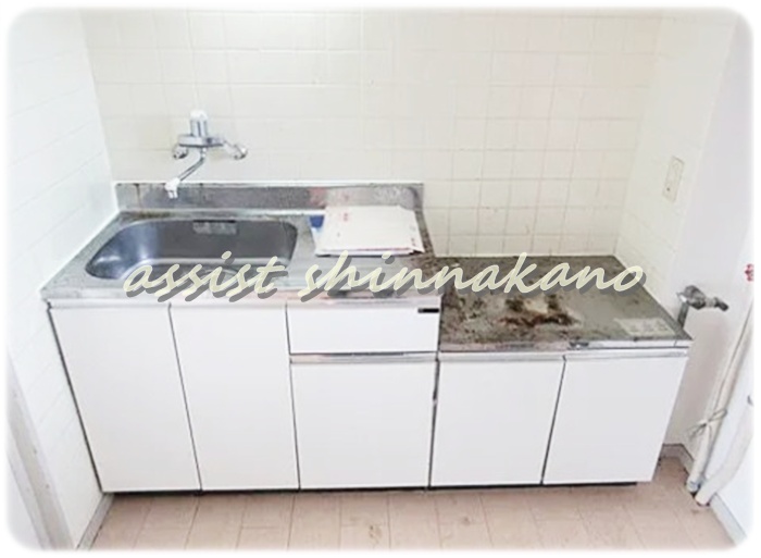 キッチン　クリーニング前の写真です