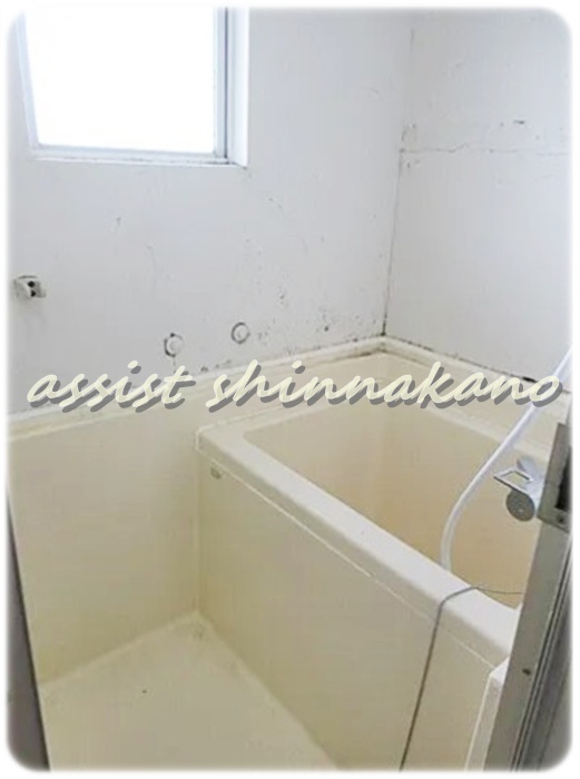 バス・シャワールーム　クリーニング前の写真です