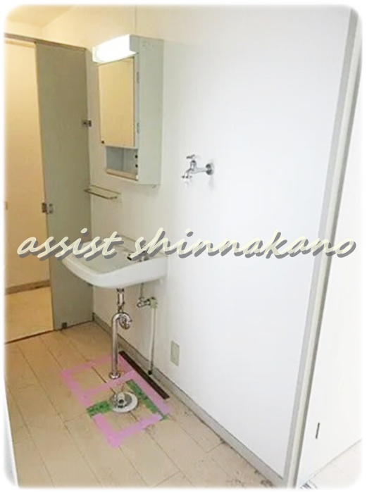 洗面設備　クリーニング前の写真です