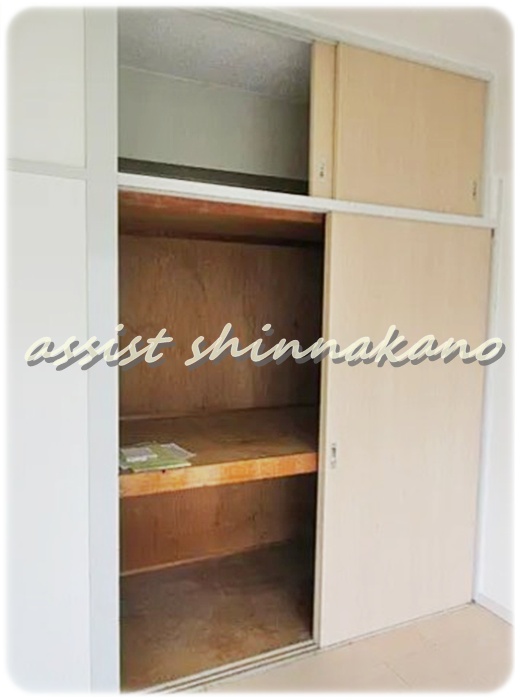 収納　クリーニング前の写真です