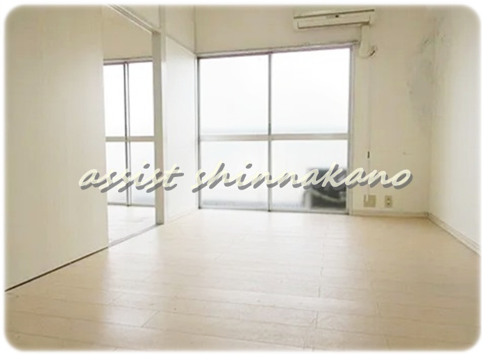 居室・リビング　クリーニング前の写真です