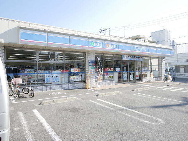 コンビニ　ローソン川名駅前店（コンビニ）まで330m