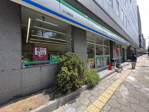 コンビニ　ファミリーマート（コンビニ）まで150m