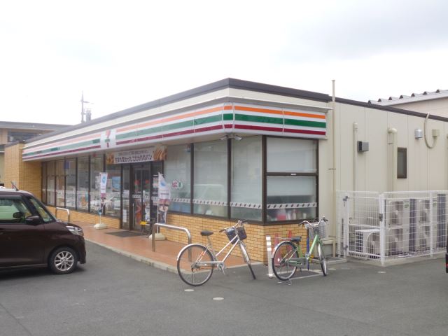 コンビニ　セブンイレブン豊橋小松店（コンビニ）まで480m