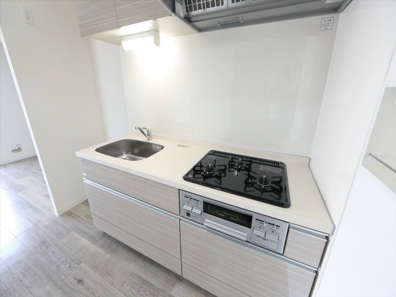 キッチン　システムキッチン　3口ガスコンロ　グリル付