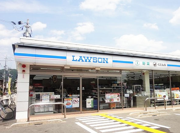 コンビニ　ローソン 嵯峨釈迦堂門前店（コンビニ）まで787m