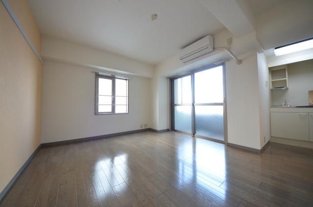 居室・リビング　★大きな窓の、明るいお部屋です★