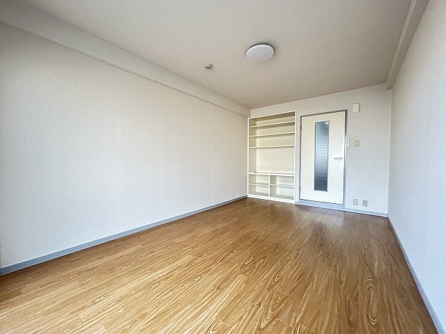 居室・リビング　同マンション別部屋
