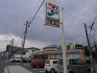 コンビニ　セブンイレブン（コンビニ）まで130m
