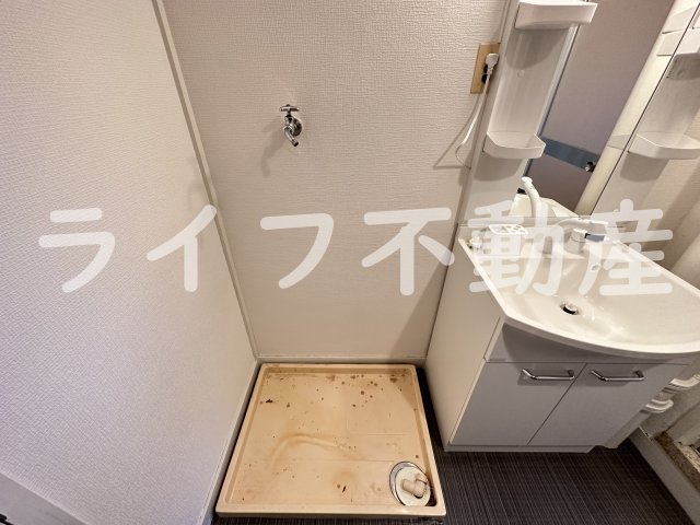 洗面設備　明るい洗面所です