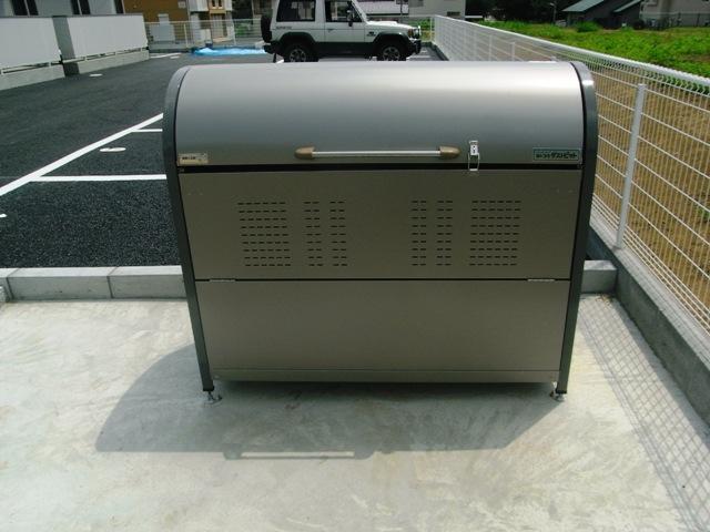 その他設備　敷地内にゴミ捨て場あります!簡単ゴミだし!!