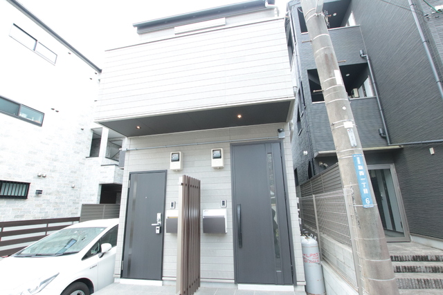 建物外観　★２０２１年４月築★スタイリッシュな外観です