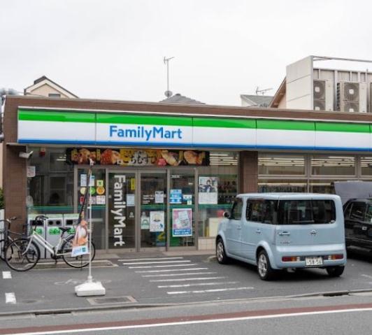 コンビニ　ファミリーマート 羽田六丁目店（コンビニ）まで49m