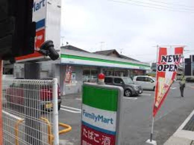 コンビニ　ファミリーマート　姫路亀山（コンビニ）まで516m