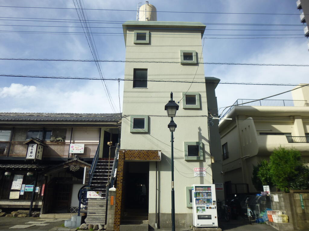 建物外観　室内写真は近日アップします。103号室を参考に見てください。