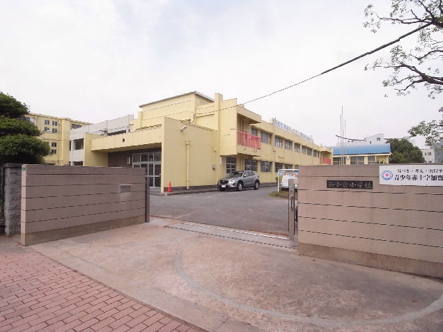 小学校　北九州市立西小倉小学校（小学校）まで916m