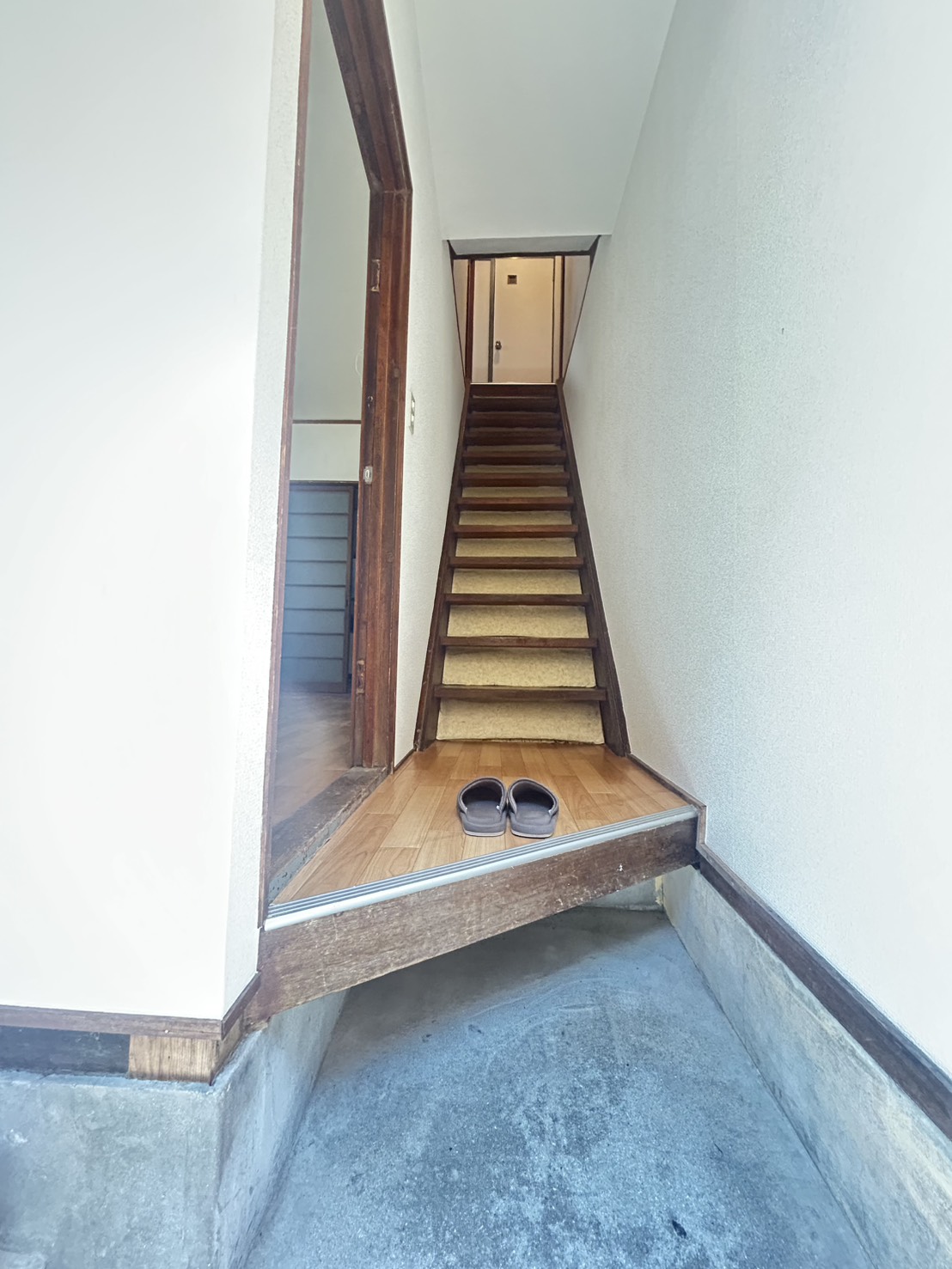 塩屋町9丁目テラスの玄関写真
