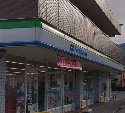 コンビニ　ファミリーマート愛川田代店（コンビニ）まで2405m