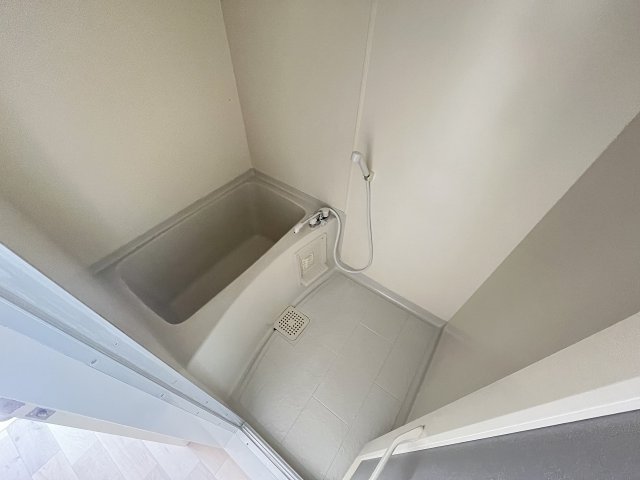 バス・シャワールーム　コンパクトで使いやすいお風呂です