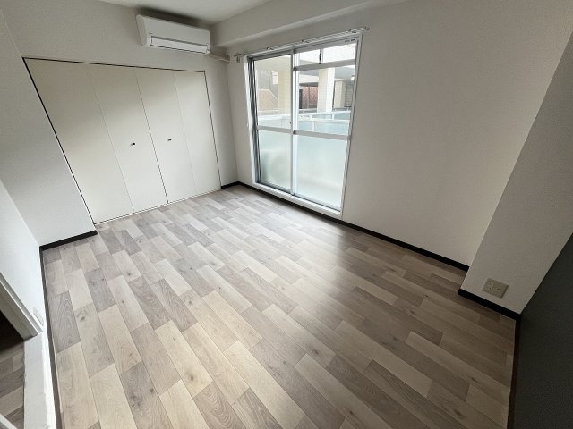 居室・リビング　こちらの居間で趣味の時間をお楽しみください