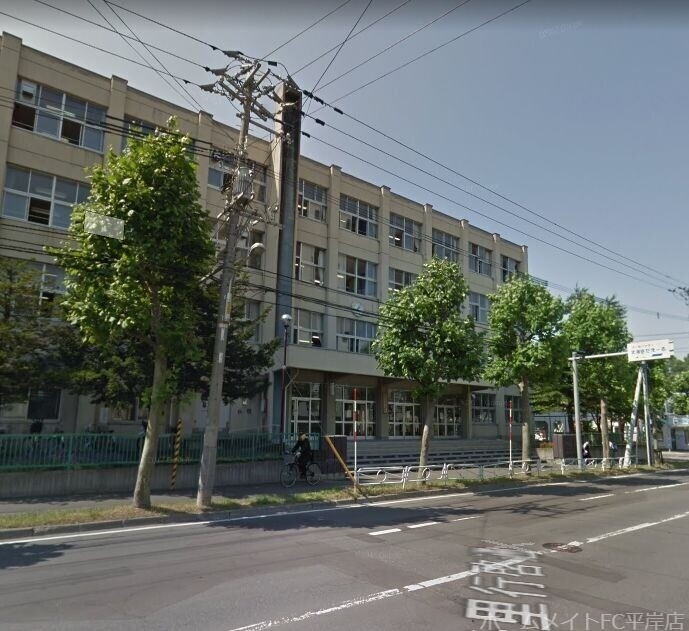 中学校　札幌市立八条中学校（中学校）まで1347m