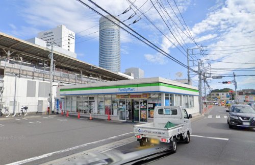 コンビニ　ファミリーマート 港北篠原町店（コンビニ）まで636m