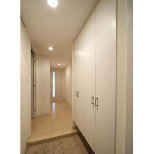 玄関　※写真は同タイプ住戸です。