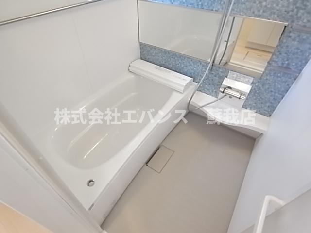 バス・シャワールーム　落ち着いた空間のお風呂です