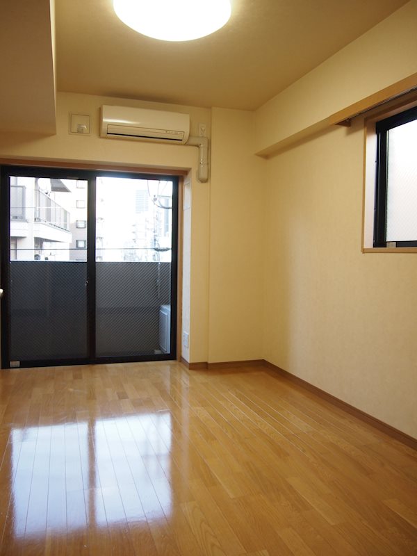 ルーブル白金高輪弐番館の居間写真