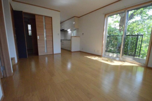 等々力3丁目戸建の居間写真