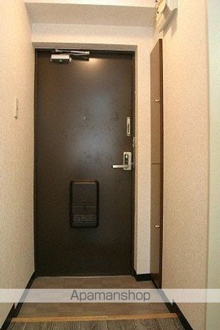 地下鉄東西線 西２８丁目駅 徒歩10分 8階建 築38年の玄関写真
