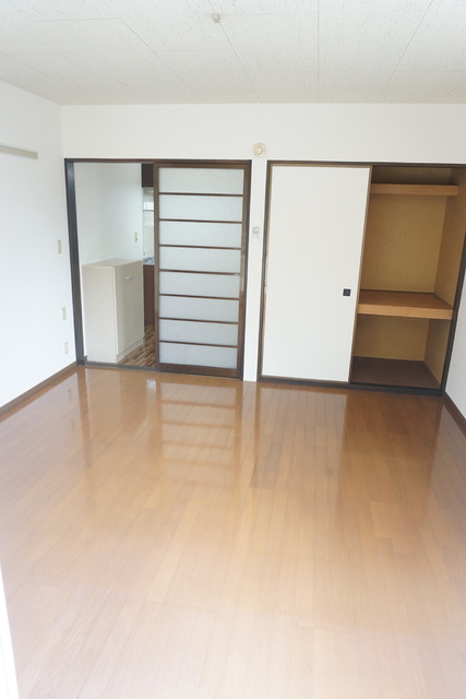その他部屋・スペース　２面採光の洋室８帖です♪