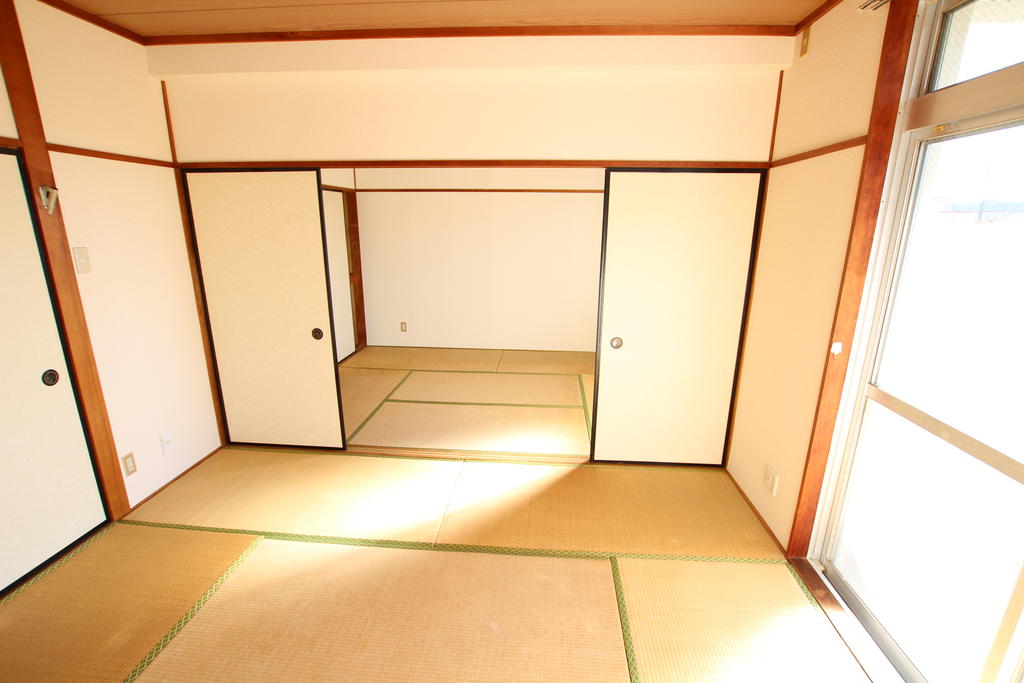 根道ヶ丘コーポラスの居間写真