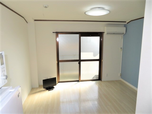 居室・リビング　フローリング・クロスのお色はお部屋により異なります。