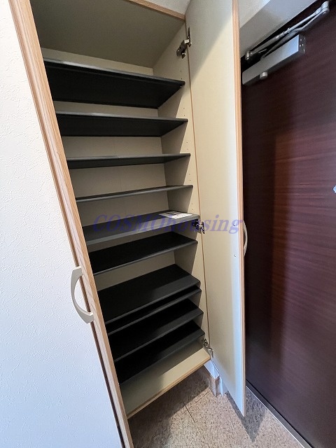 玄関　シューズボックス付