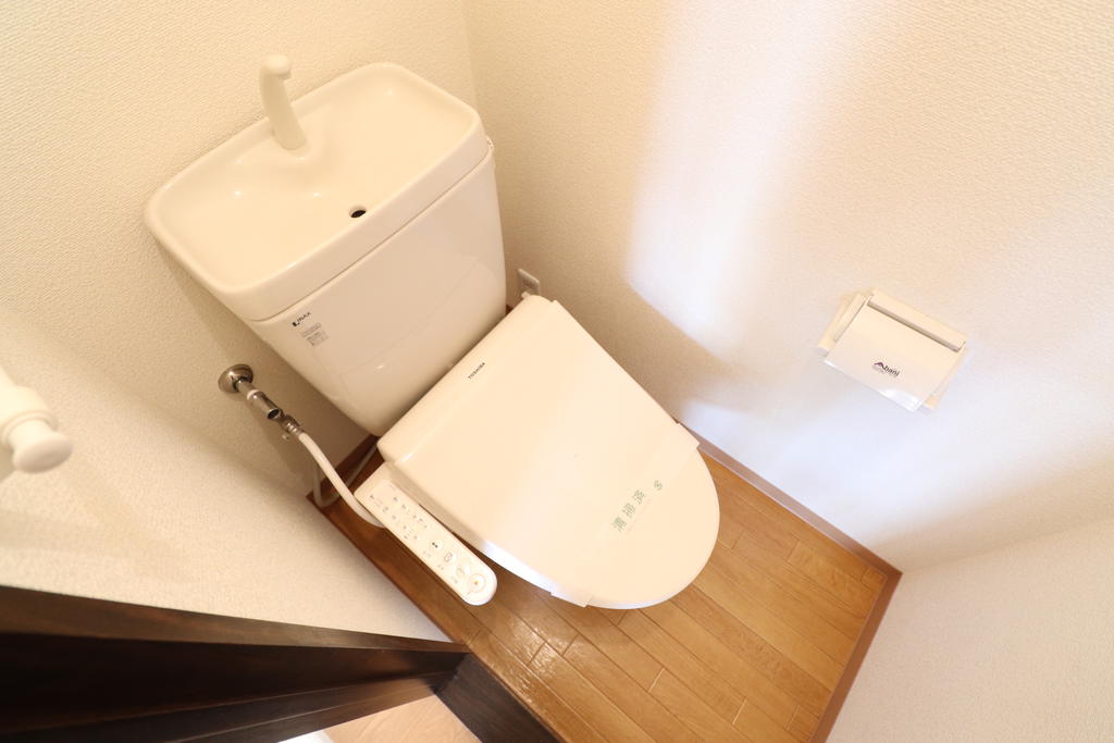 トイレ　温水洗浄便座もついています！