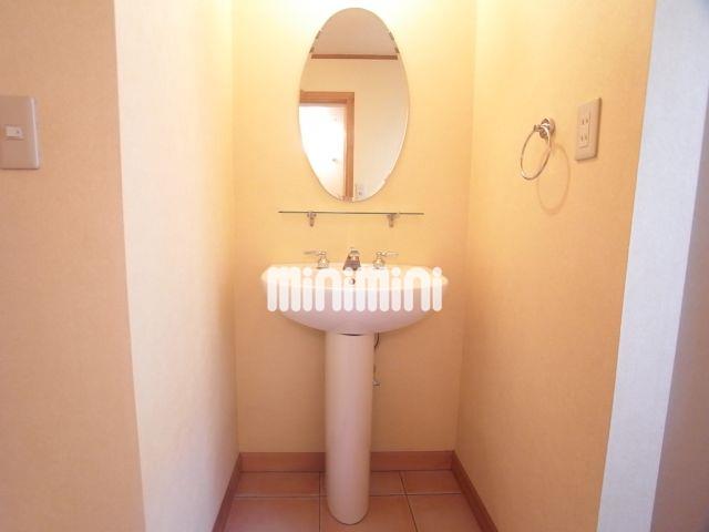 洗面設備　オシャレな洗面化粧台。